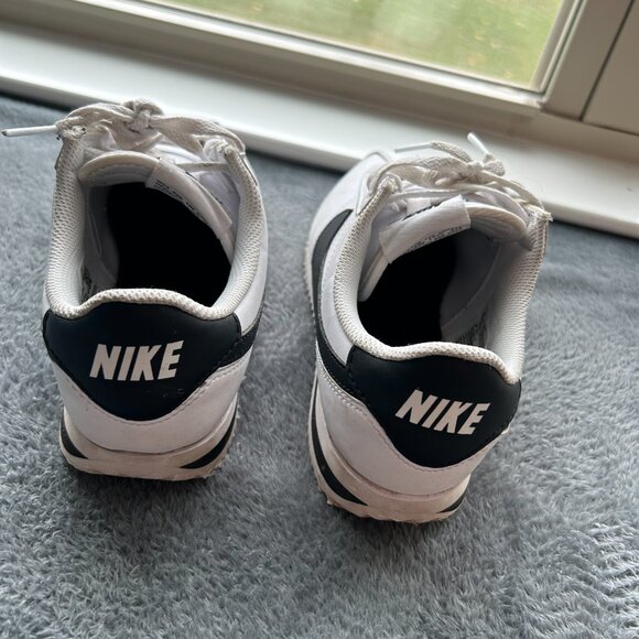 Nike Cortez Big Kids' Shoes (White/Black) GUC Size 4Y - Picture 4 of 6